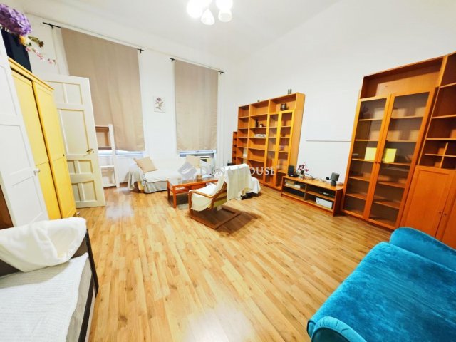 Eladó téglalakás, VIII. kerületben, Somogyi Béla utcában