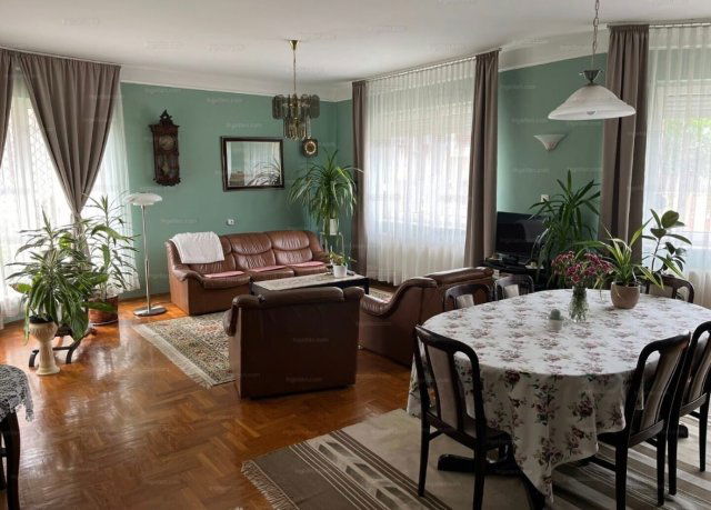 Eladó családi ház, Nyírbátorban 65 M Ft, 3 szobás