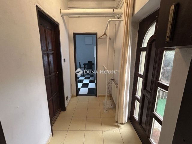 Eladó családi ház, Székesfehérvárott 71.99 M Ft, 6 szobás