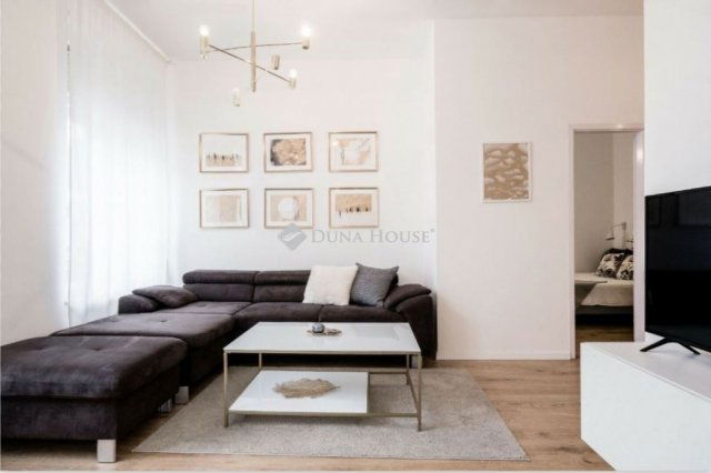 Eladó téglalakás, Budapesten, V. kerületben 114.9 M Ft, 2 szobás