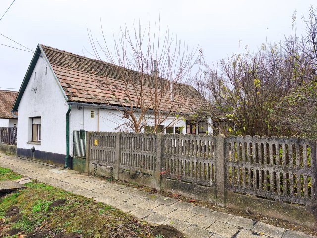 Eladó családi ház, Dombóváron, Zrínyi utcában 24.5 M Ft