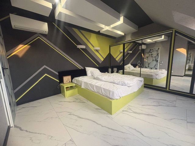 Eladó családi ház, Nyíregyházán 270 M Ft, 8+2 szobás