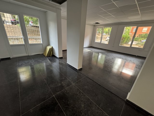 Eladó üzlethelyiség, Veszprémben 84.9 M Ft