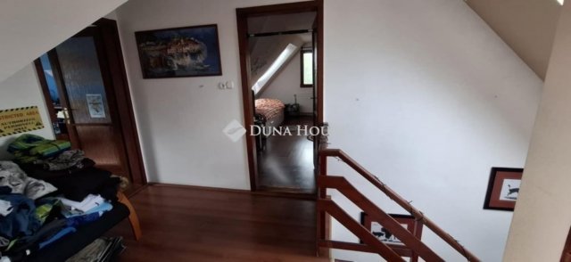 Eladó családi ház, Vecsésen 149.999 M Ft, 5 szobás