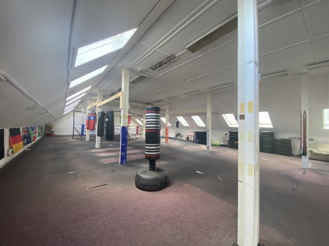 Eladó üzlethelyiség, Békéscsabán 45 M Ft, 1 szobás