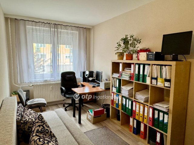 Eladó panellakás, Székesfehérvárott 46 M Ft, 2 szobás