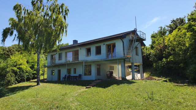 Eladó családi ház, Kulcson 180 M Ft, 8 szobás