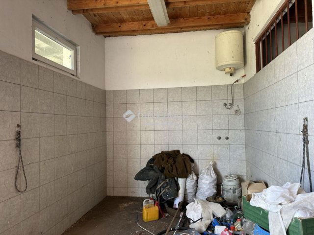 Eladó mezogazdasagi ingatlan, Monoron 200 M Ft