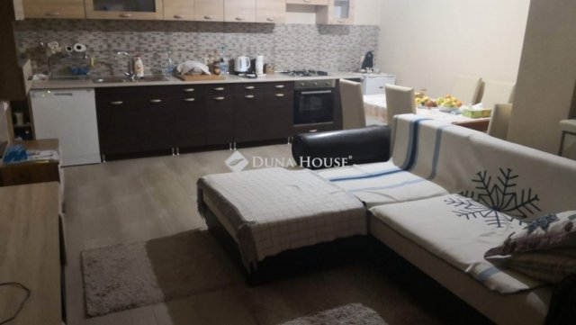 Eladó családi ház, Cegléden 64 M Ft, 4 szobás