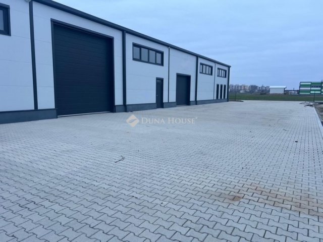 Eladó ipari ingatlan, Szolnokon, Thököly úton 465 M Ft