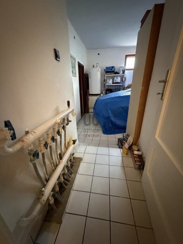 Eladó családi ház, Cegléden 89.9 M Ft, 5 szobás