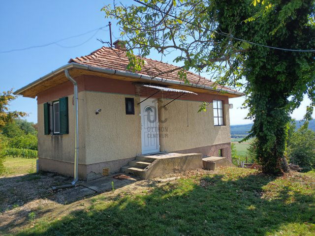 Eladó családi ház, Lentiben 9.99 M Ft, 1 szobás