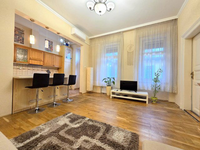 Kiadó téglalakás, albérlet, VI. kerületben, Szondi utcában