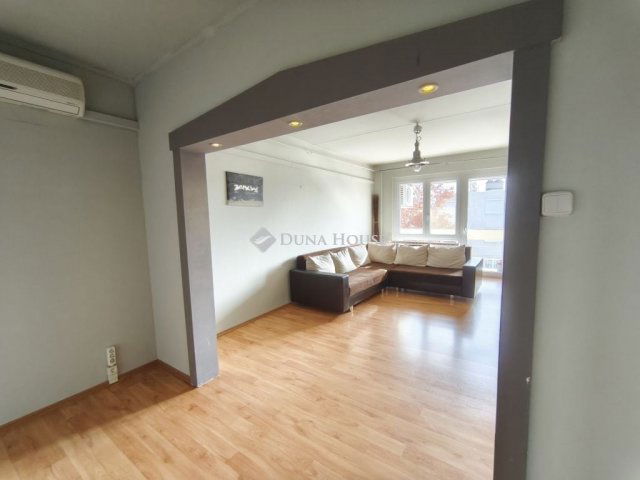 Eladó panellakás, Szegeden 49.9 M Ft, 2 szobás