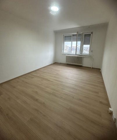 Eladó panellakás, Dunaújvárosban 32.5 M Ft, 1+1 szobás