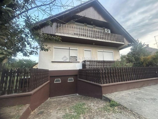 Eladó családi ház, Lajosmizsén 129 M Ft, 5 szobás
