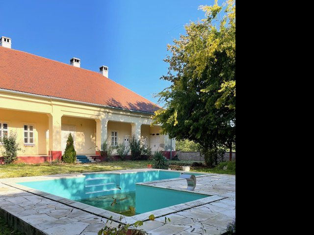 Eladó családi ház, Tasson 220 M Ft, 6 szobás