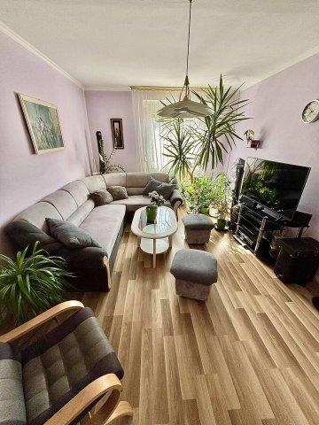 Eladó téglalakás, Pécsett 42.5 M Ft, 2+1 szobás