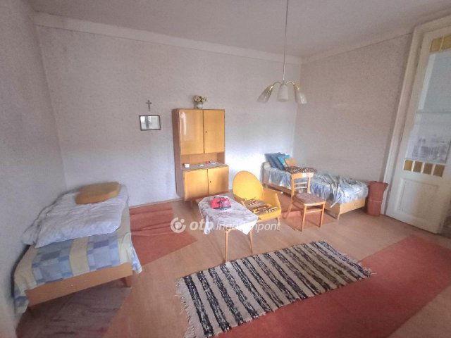 Eladó családi ház, Baján 35 M Ft, 4 szobás