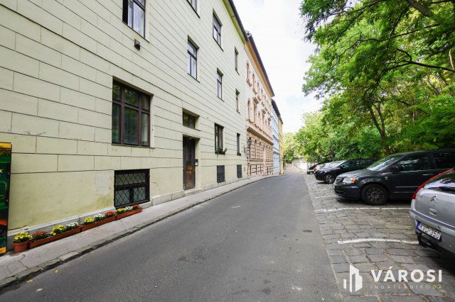 Eladó téglalakás, Budapesten, I. kerületben 107.9 M Ft, 2 szobás