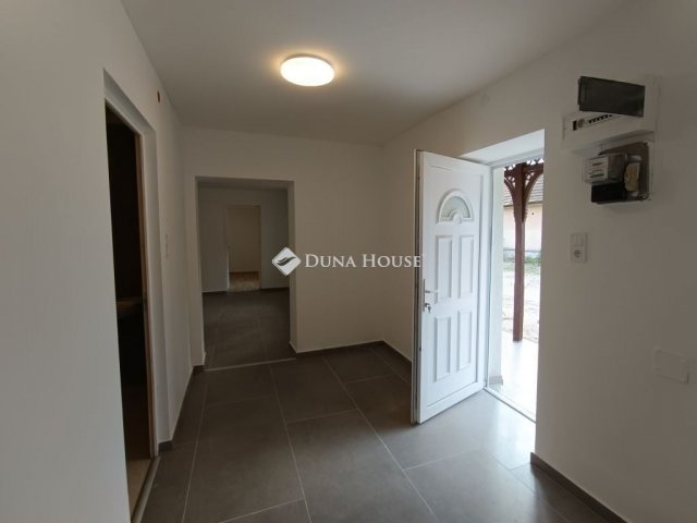 Eladó családi ház, Tápiószentmártonon 31.9 M Ft, 3 szobás