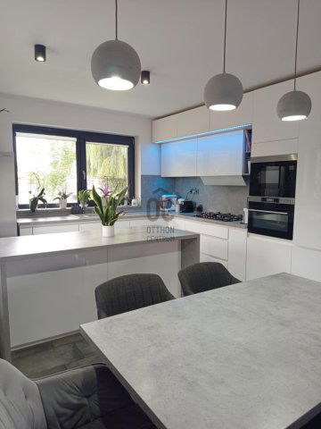 Eladó családi ház, Tatán 199 M Ft, 5 szobás