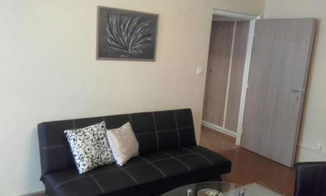 Kiadó panellakás, albérlet, Pécsett, Kerényi Károly utcában