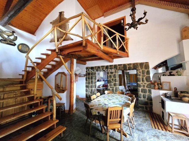 Eladó családi ház, Orfűn 129.9 M Ft, 8 szobás