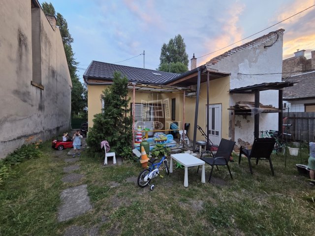 Eladó családi ház, Budapesten, IV. kerületben 69.9 M Ft