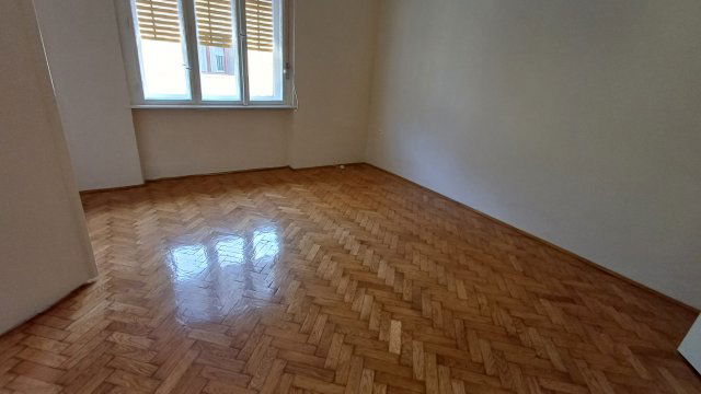 Eladó téglalakás, Pécsett 86 M Ft, 3+1 szobás