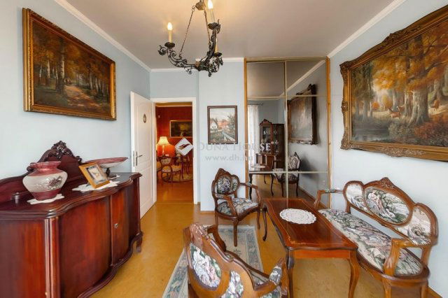 Eladó családi ház, Szadán 350 M Ft, 8 szobás