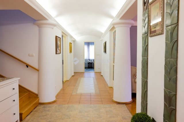 Eladó családi ház, Kecskeméten 248 M Ft, 8 szobás