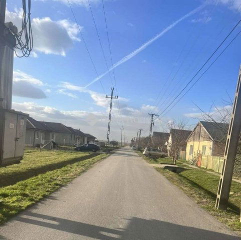 Eladó telek, Adonyban 12 M Ft / költözzbe.hu