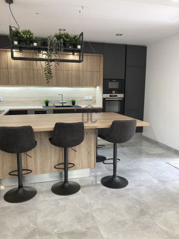 Eladó családi ház, Leányfaluban 130 M Ft, 4 szobás