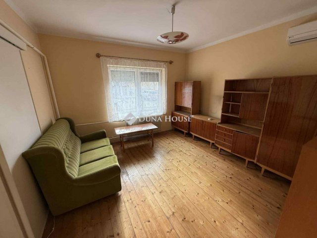 Eladó családi ház, Mosonmagyaróváron 43.5 M Ft, 2 szobás