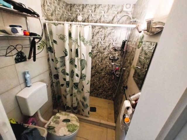 Eladó családi ház, Pécsett 25 M Ft, 1 szobás