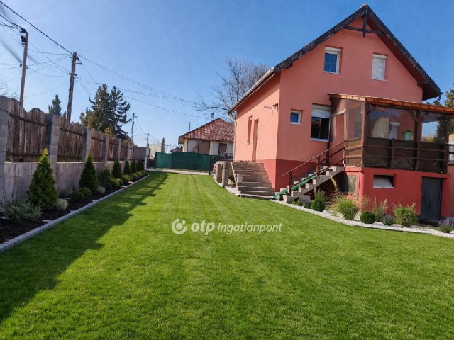 Eladó családi ház, Szigethalmon 130 M Ft, 5 szobás