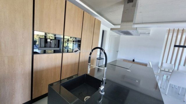 Eladó családi ház, Törökbálinton 398 M Ft, 5 szobás