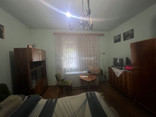 Eladó családi ház, Szegeden 130 M Ft, 3 szobás