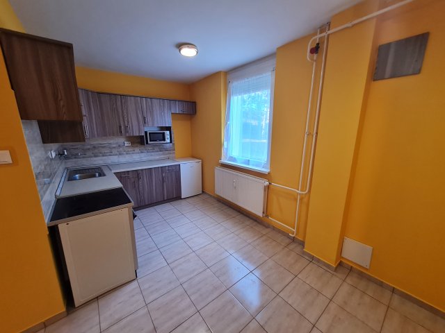 Eladó téglalakás, Várpalotán 37 M Ft, 1 szobás