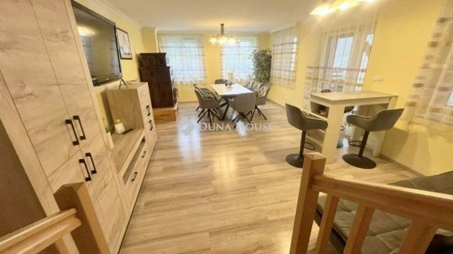 Eladó családi ház, Szombathelyen 74.9 M Ft, 5 szobás