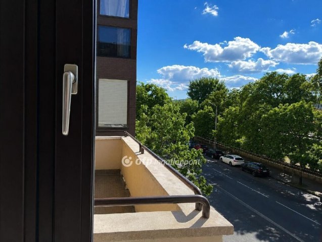Eladó téglalakás, Budapesten, VI. kerületben 120 M Ft, 3 szobás