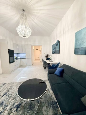 Kiadó téglalakás, albérlet, Pécsett 370 E Ft / hó, 3 szobás