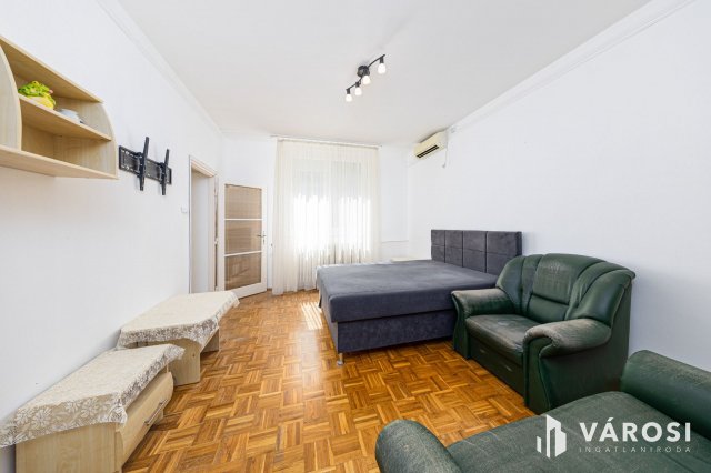 Eladó téglalakás, Szegeden 49.99 M Ft, 2 szobás