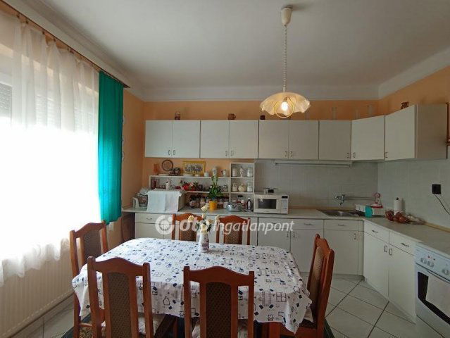 Eladó családi ház, Hatvanban 75 M Ft, 3 szobás