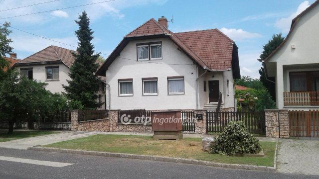 Eladó családi ház, Tatabányán 99.99 M Ft, 4 szobás