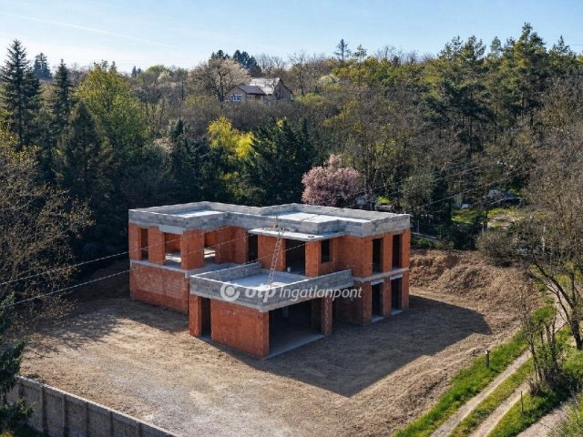 Eladó családi ház, Veszprémben 190.5 M Ft, 6+1 szobás