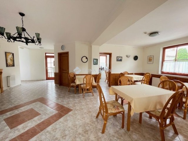 Eladó hotel, Fertőhomokon 215 M Ft, 8 szobás