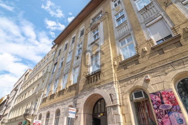 Eladó téglalakás, Budapesten, VI. kerületben 91.5 M Ft, 3 szobás