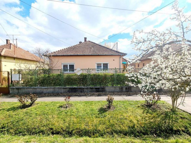Eladó családi ház, Békéscsabán 59.9 M Ft, 4 szobás
